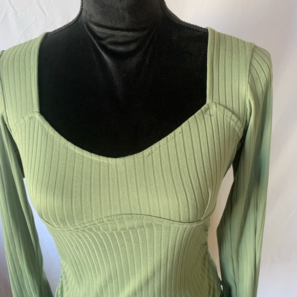 Green Top - Picture 2 of 5